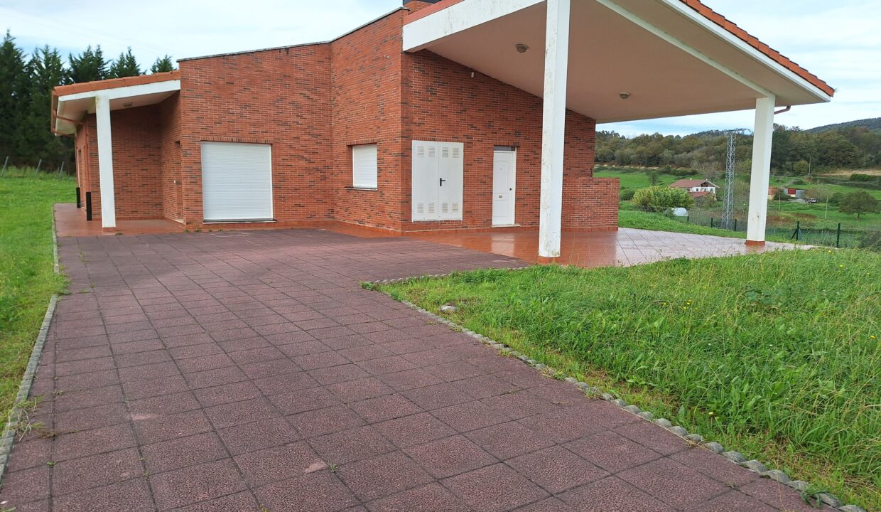 CASA CON INVERNADEROS EN VENTA EN URDULIZ