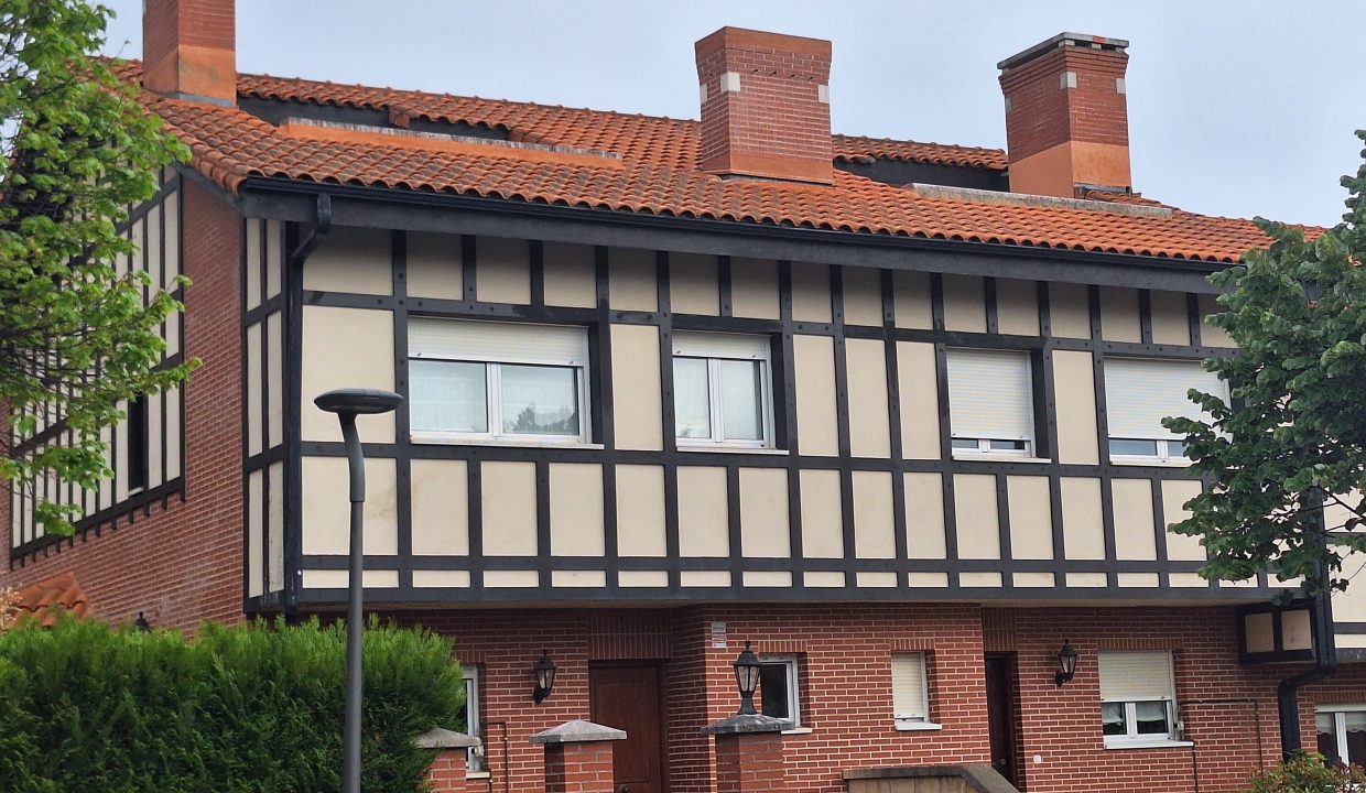 CHALET ADOSADO EN VENTA EN GORLIZ