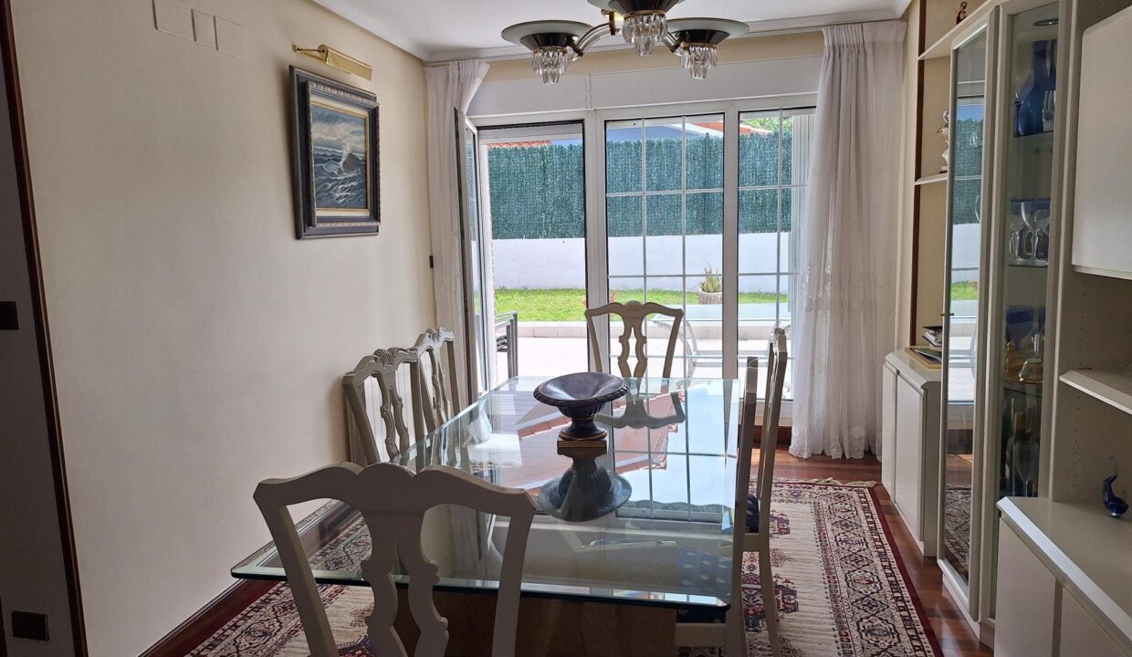 CHALET ADOSADO EN VENTA EN GORLIZ —