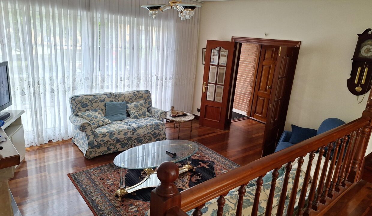 CHALET ADOSADO EN VENTA EN GORLIZ —