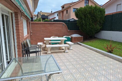 CHALET ADOSADO EN VENTA EN GORLIZ —