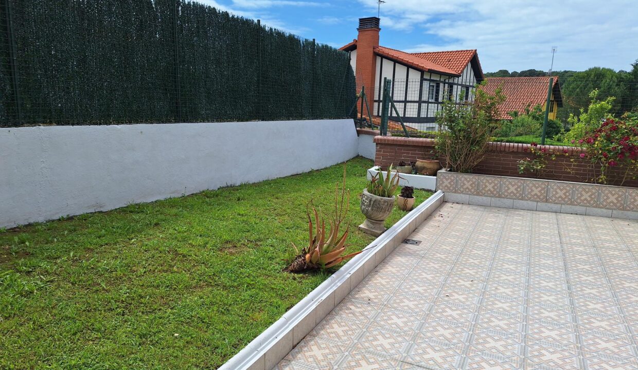 CHALET ADOSADO EN VENTA EN GORLIZ —
