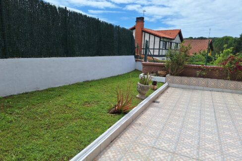 CHALET ADOSADO EN VENTA EN GORLIZ —