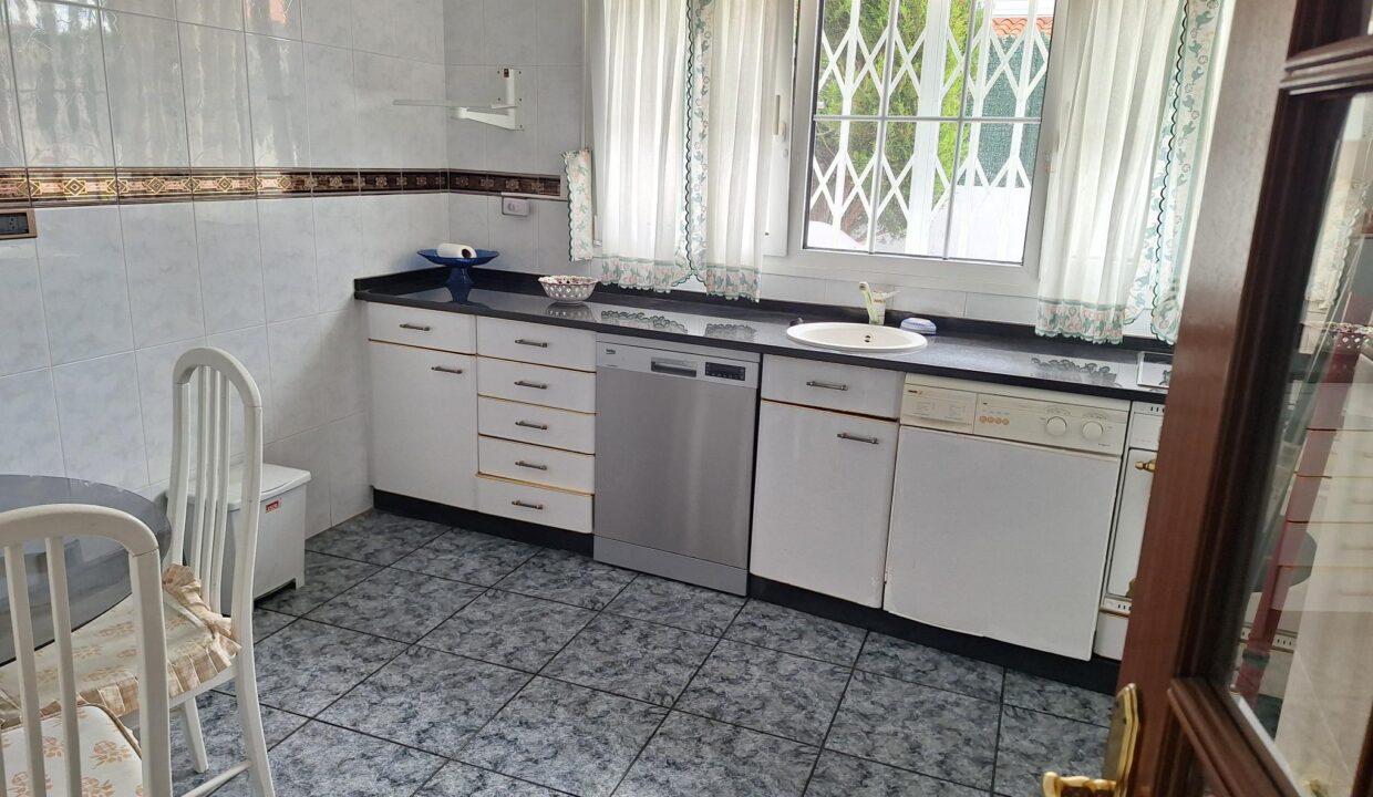 CHALET ADOSADO EN VENTA EN GORLIZ —