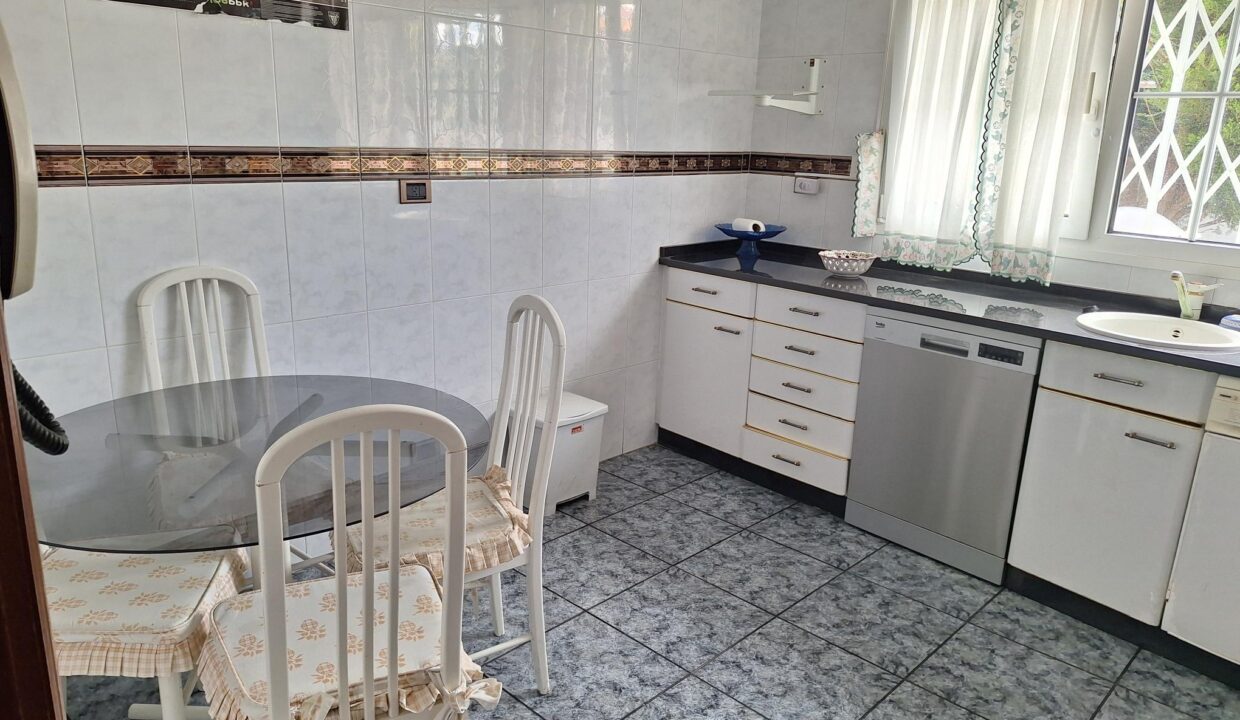 CHALET ADOSADO EN VENTA EN GORLIZ —