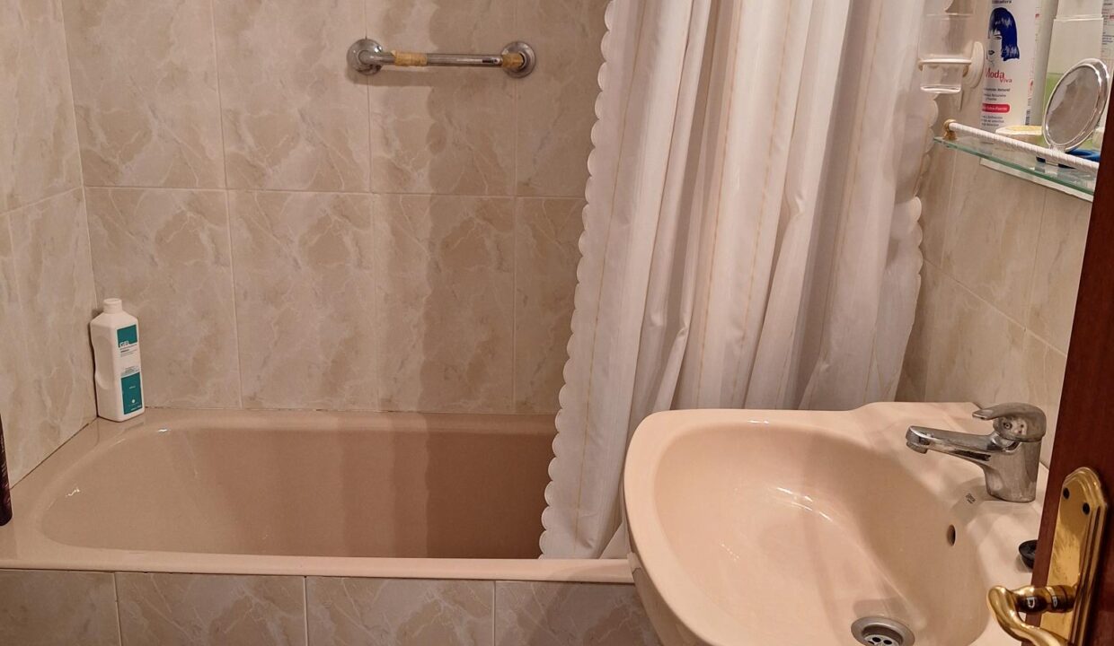 CHALET ADOSADO EN VENTA EN GORLIZ —