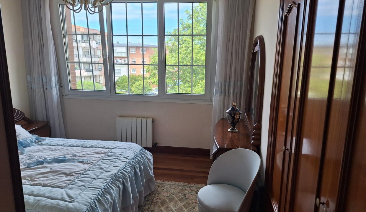 CHALET ADOSADO EN VENTA EN GORLIZ —
