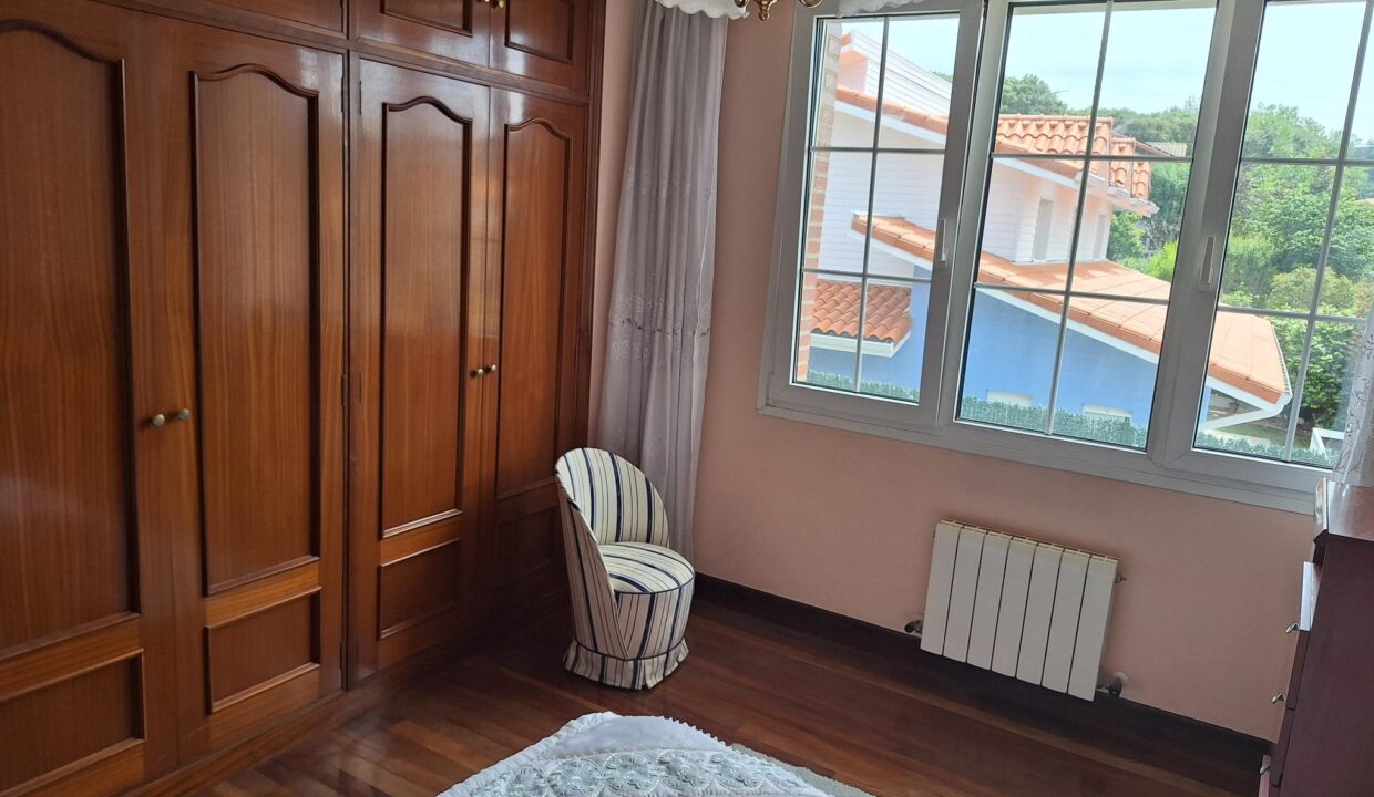 CHALET ADOSADO EN VENTA EN GORLIZ —