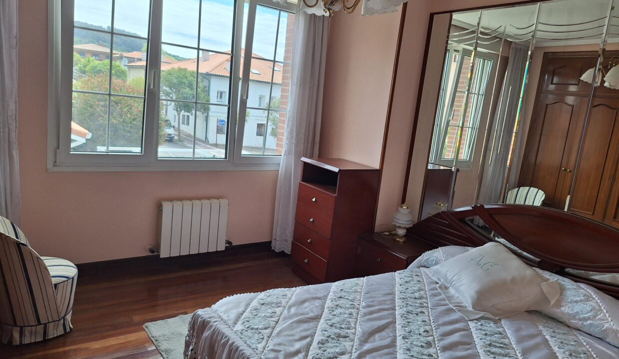 CHALET ADOSADO EN VENTA EN GORLIZ —