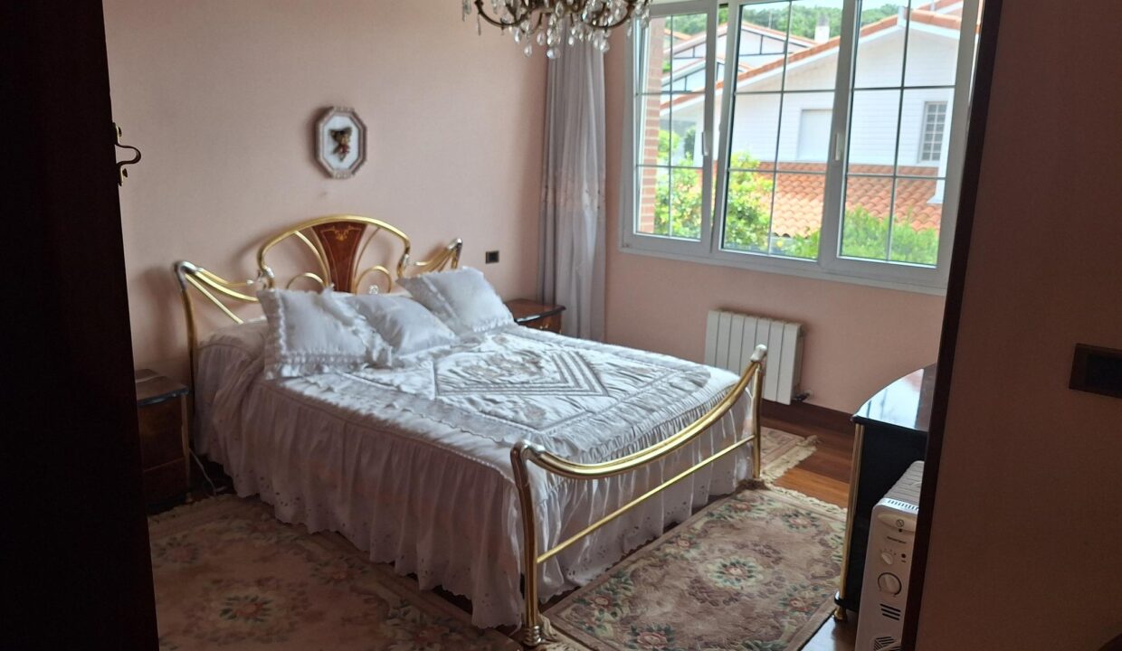 CHALET ADOSADO EN VENTA EN GORLIZ —