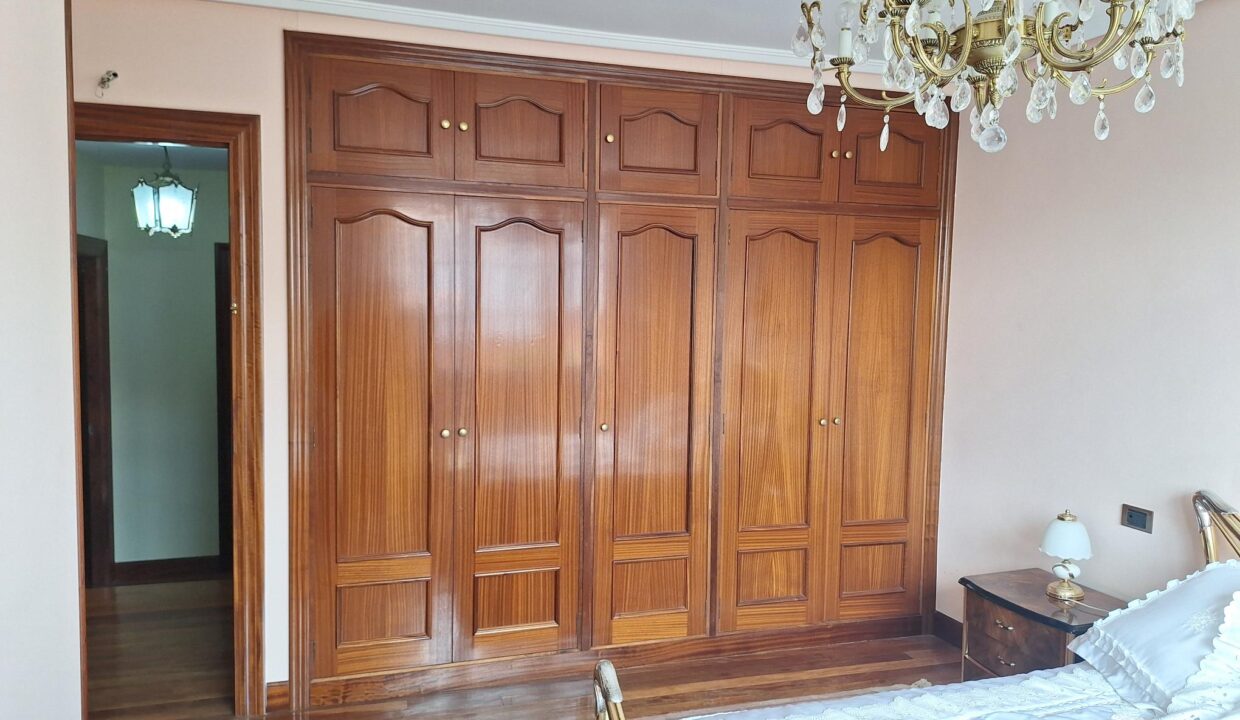 CHALET ADOSADO EN VENTA EN GORLIZ —