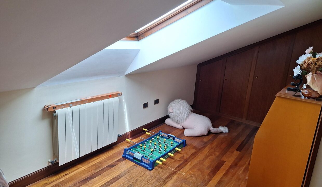 CHALET ADOSADO EN VENTA EN GORLIZ —