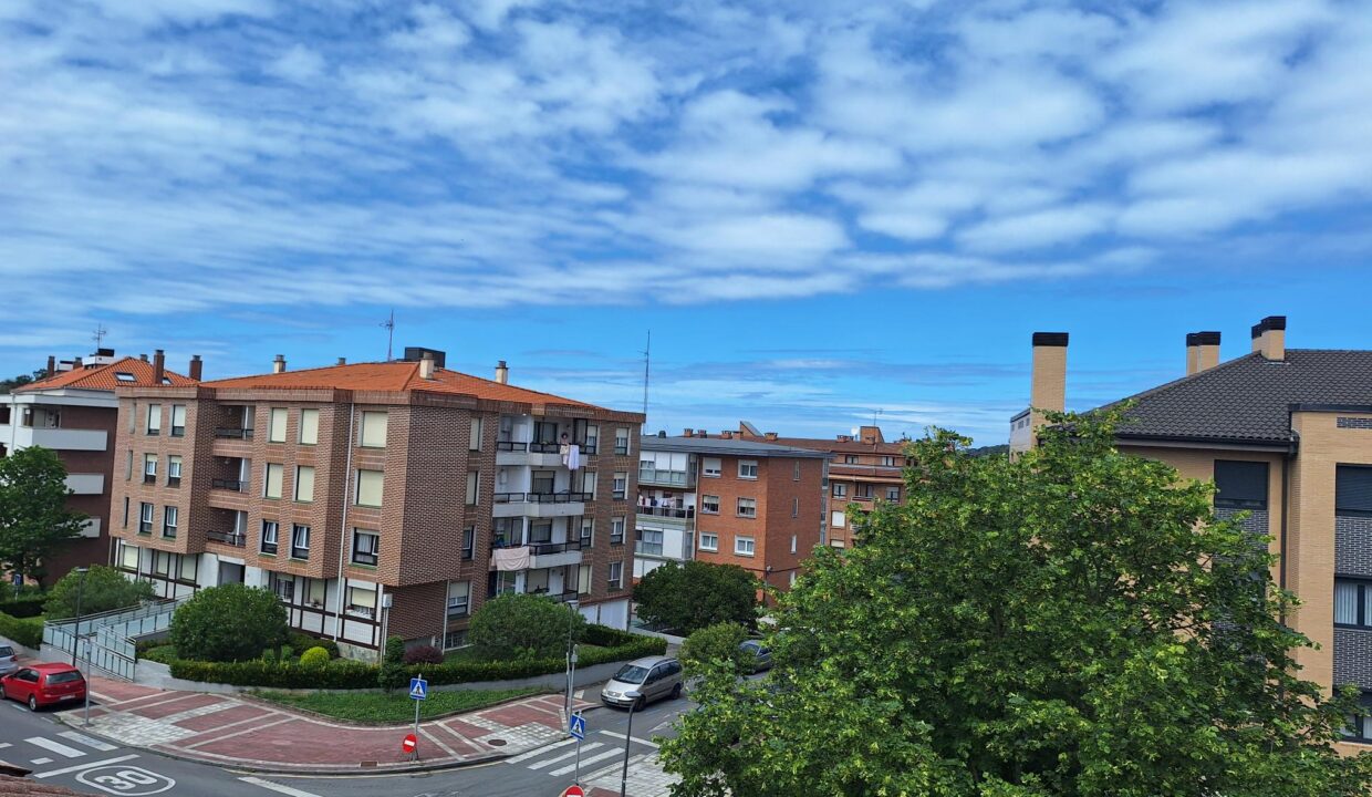CHALET ADOSADO EN VENTA EN GORLIZ —