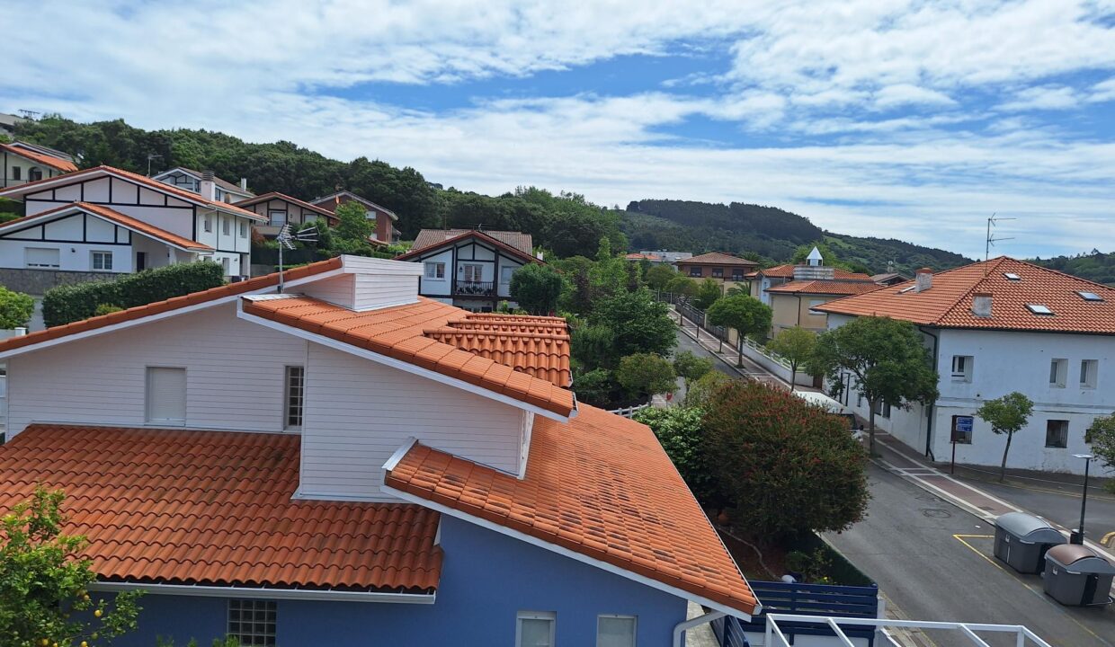 CHALET ADOSADO EN VENTA EN GORLIZ —