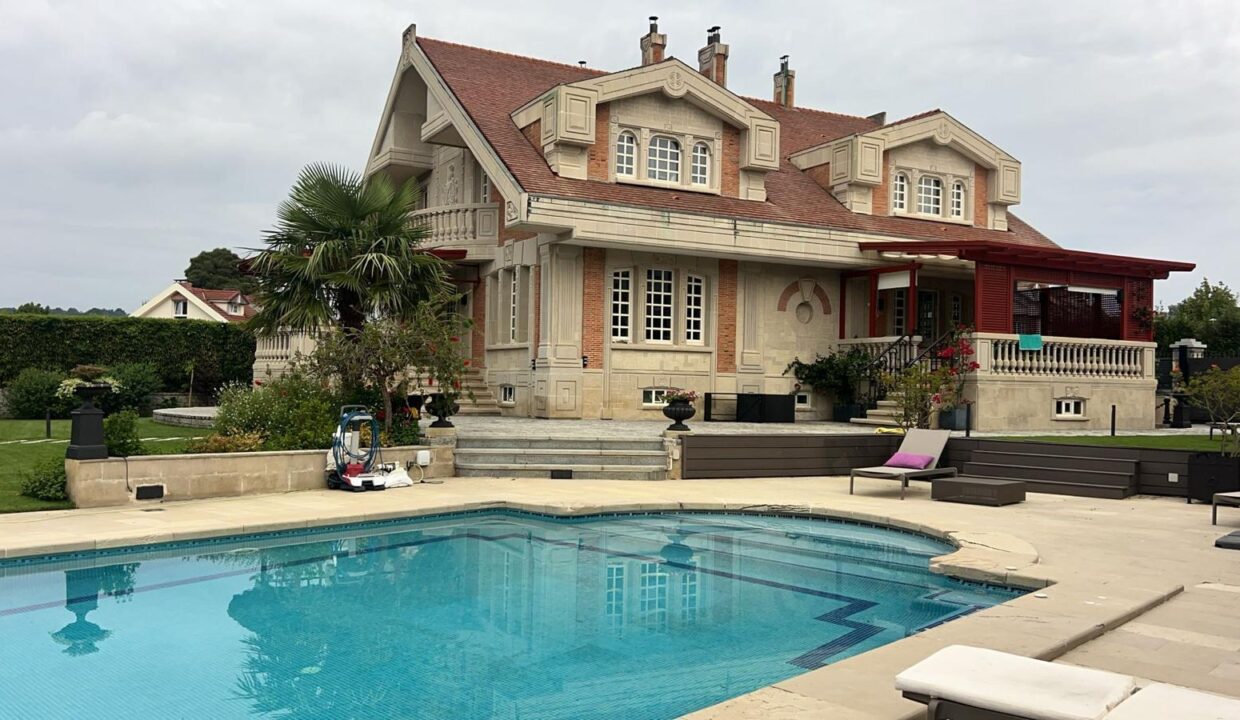 VILLA EN VENTA EN PLENCIA
