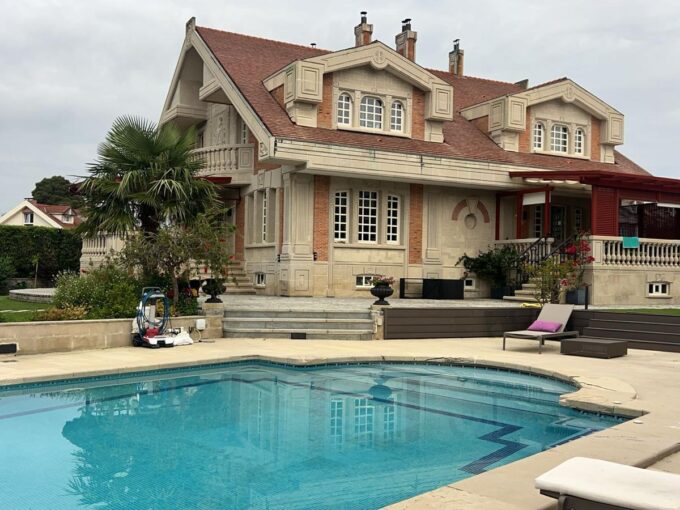 VILLA EN VENTA EN PLENCIA