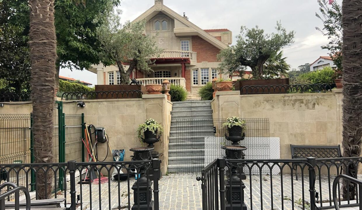 VILLA EN VENTA EN PLENCIA