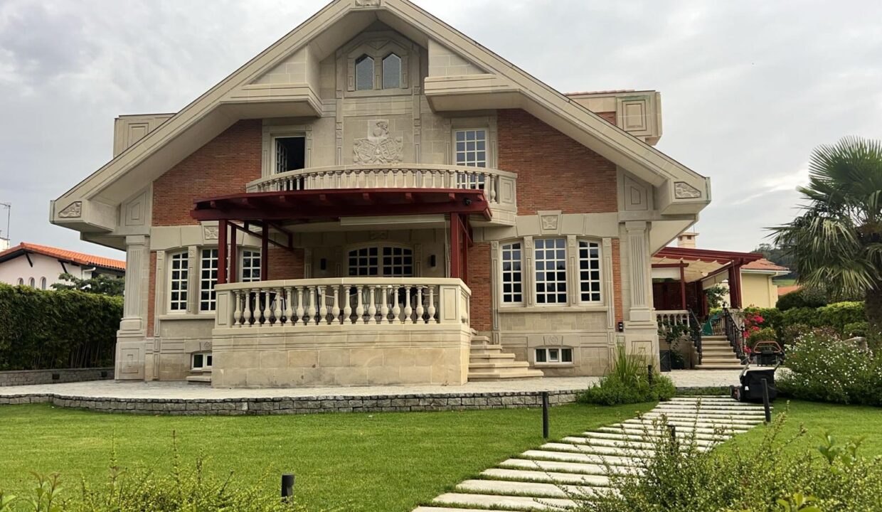 VILLA EN VENTA EN PLENCIA