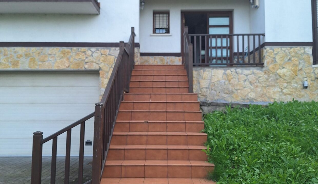 CASA BIFAMILIAR EN VENTA EN LAUKIZ