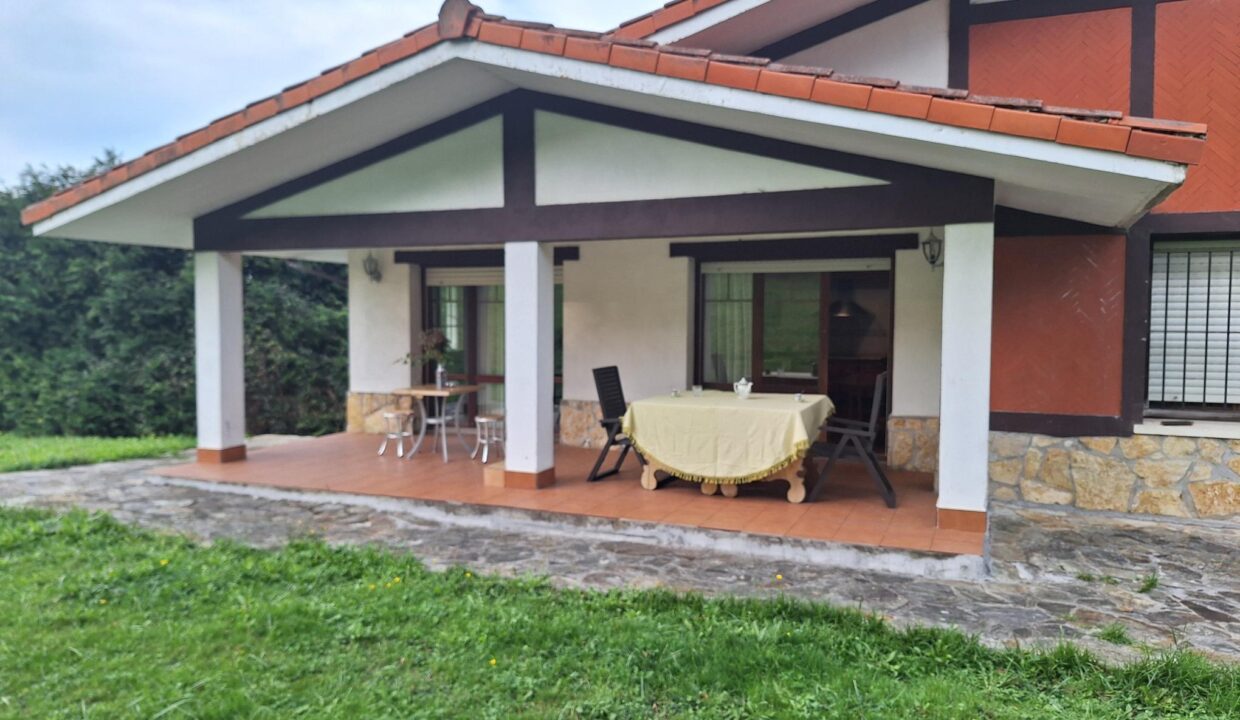 CASA BIFAMILIAR EN VENTA EN LAUKIZ