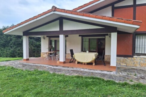 CASA BIFAMILIAR EN VENTA EN LAUKIZ