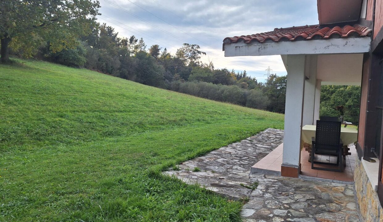 CASA BIFAMILIAR EN VENTA EN LAUKIZ