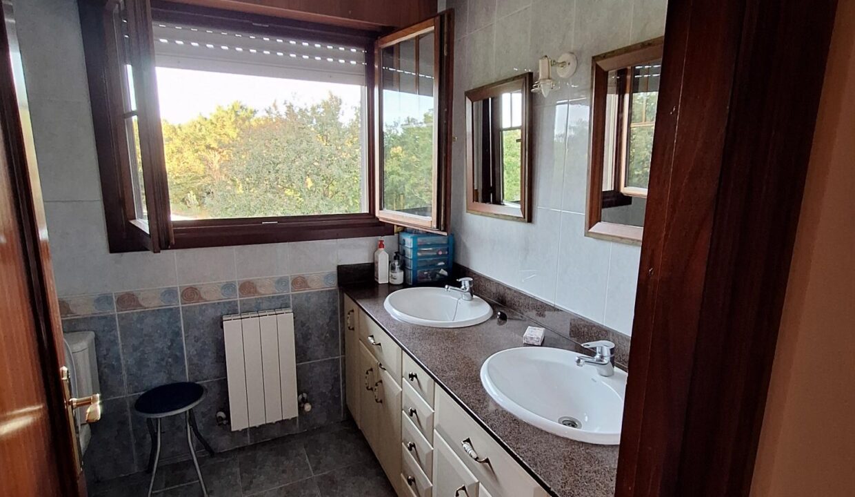 CASA BIFAMILIAR EN VENTA EN LAUKIZ