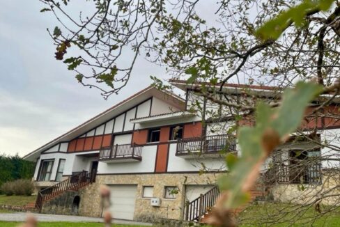 CASA BIFAMILIAR EN VENTA EN LAUKIZ