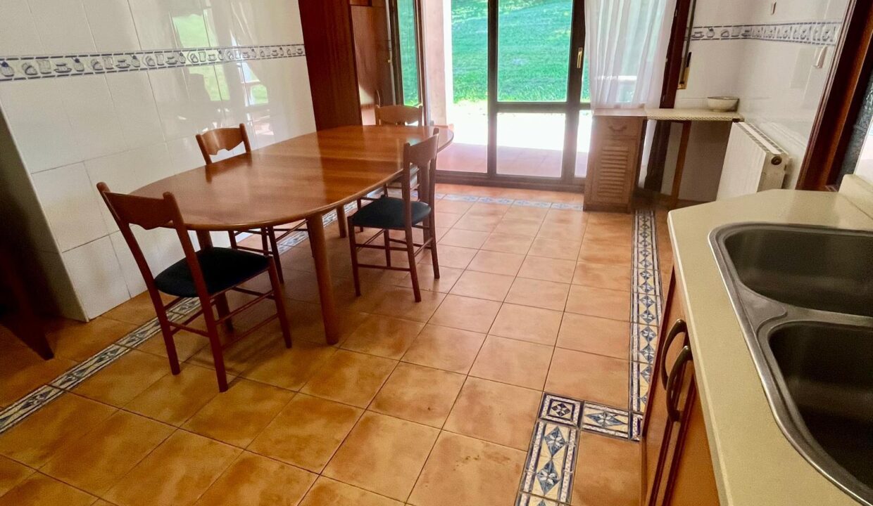 CASA BIFAMILIAR EN VENTA EN LAUKIZ