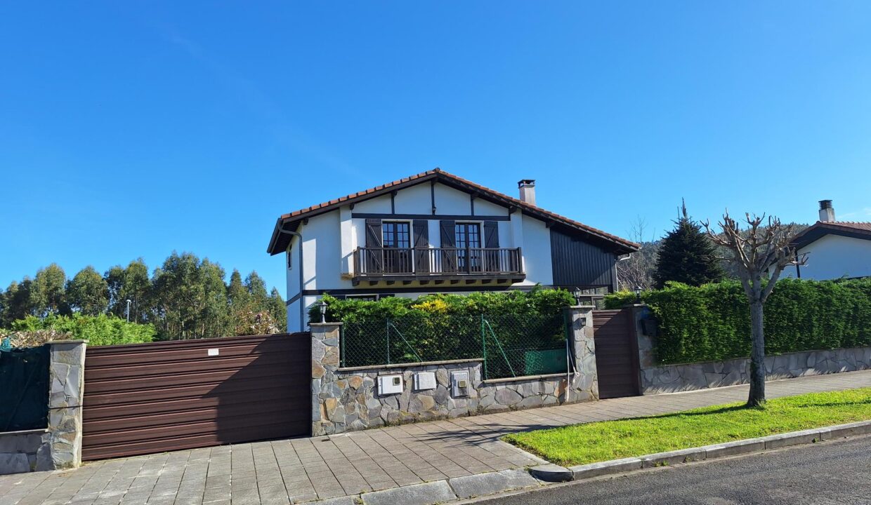 Se vende en Lemoiz, Andrakas, chalet individual con un gran encanto.