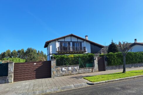 Se vende en Lemoiz, Andrakas, chalet individual con un gran encanto.