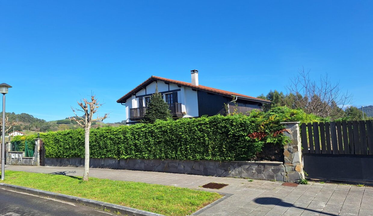 Se vende en Lemoiz, Andrakas, chalet individual con un gran encanto.