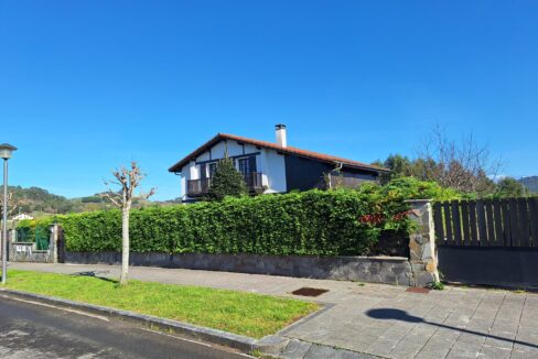 Se vende en Lemoiz, Andrakas, chalet individual con un gran encanto.