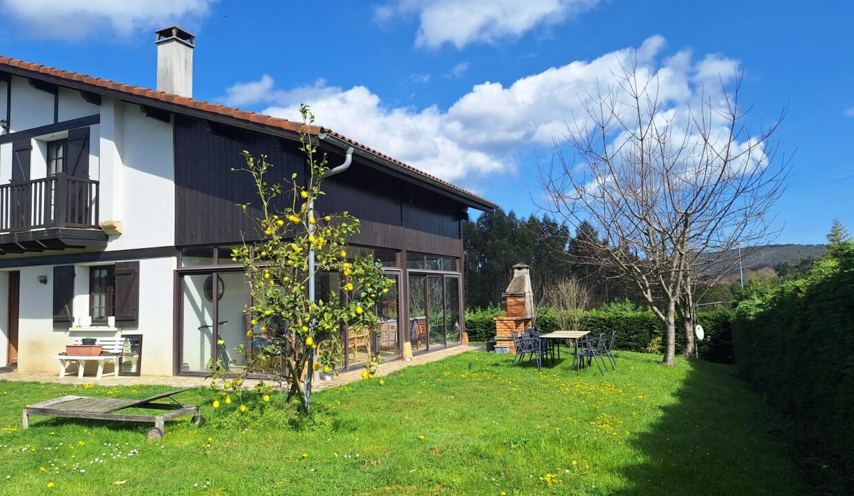 Se vende en Lemoiz, Andrakas, chalet individual con un gran encanto.