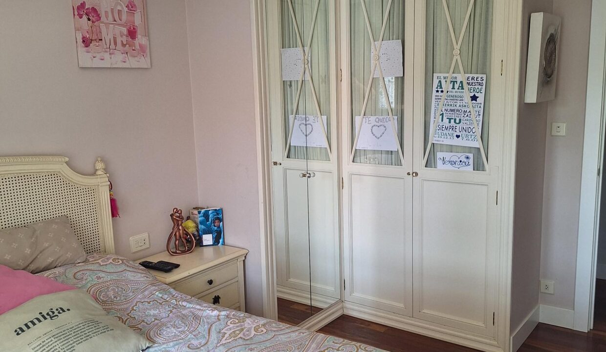 Exclusivo piso reformado en venta en el centro de Gorliz con garaje y trastero