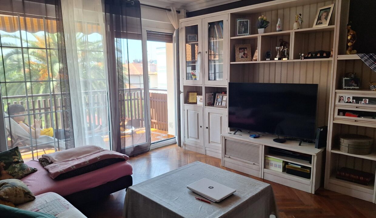 Exclusivo piso reformado en venta en el centro de Gorliz con garaje y trastero