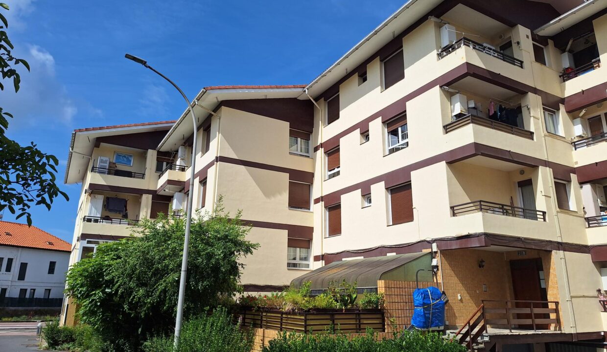 Exclusivo piso reformado en venta en el centro de Gorliz con garaje y trastero