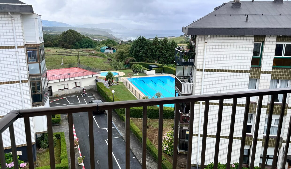 Apartamento en alquiler en Barrika con terraza, vistas y piscina