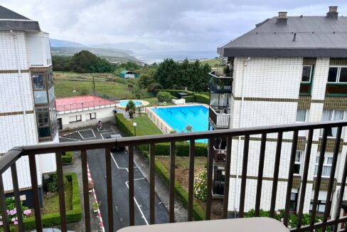 Apartamento en alquiler en Barrika con terraza, vistas y piscina